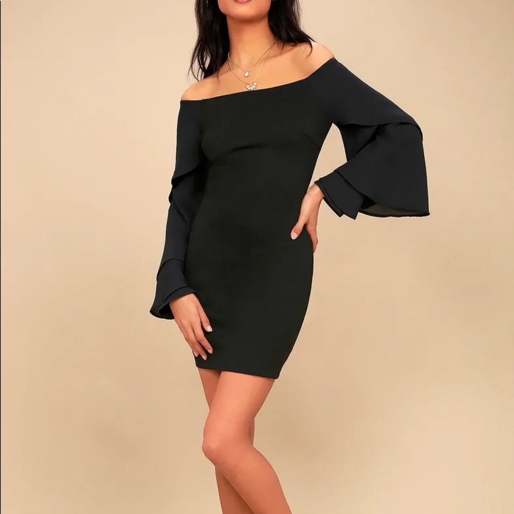 Never worn LuLu’s Off Shoulder Dress